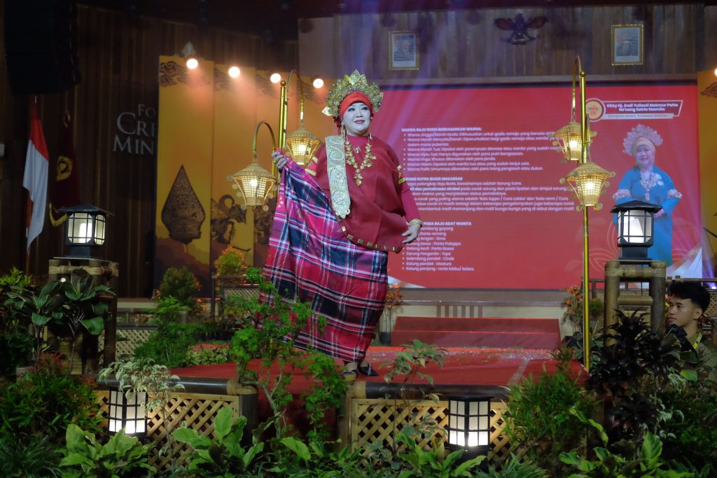 Fashion Show Festival Putri Keraton di UKSW Angkat Keindahan Wastra Adat dan Filosofi Budaya