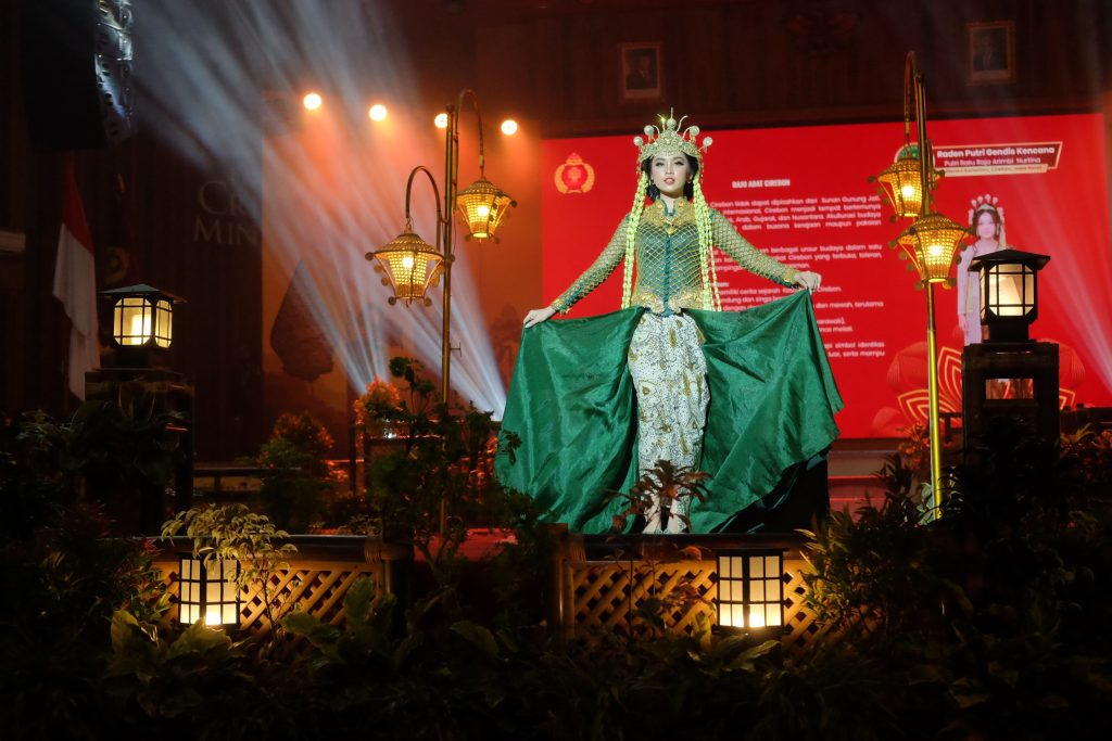 Fashion Show Festival Putri Keraton di UKSW Angkat Keindahan Wastra Adat dan Filosofi Budaya
