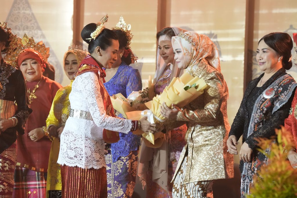 Fashion Show Festival Putri Keraton di UKSW Angkat Keindahan Wastra Adat dan Filosofi Budaya