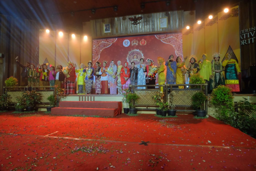 Fashion Show Festival Putri Keraton di UKSW Angkat Keindahan Wastra Adat dan Filosofi Budaya