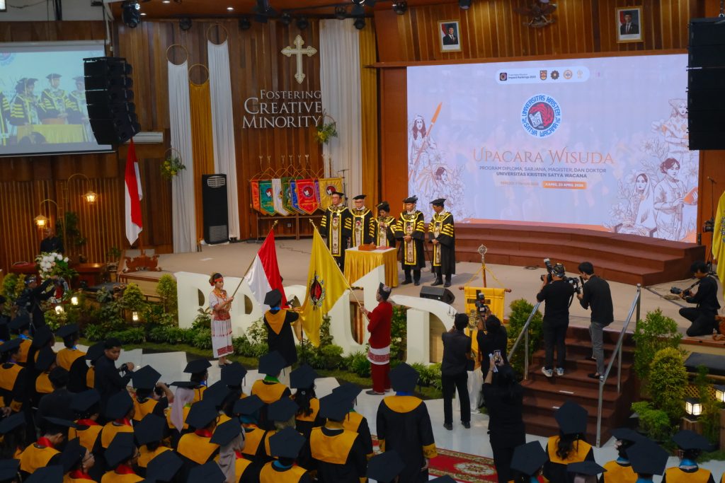UKSW Kukuhkan 649 Lulusan, Wisuda Periode III Tampilkan Capaian Mahasiswa Berprestasi