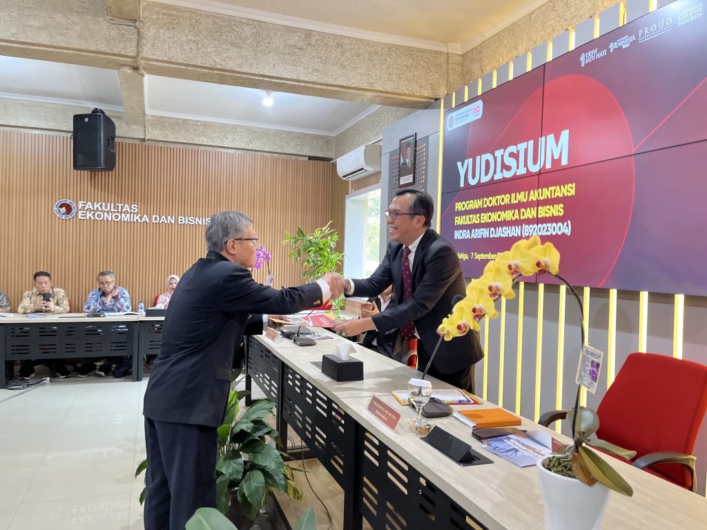 Buktikan Kualitas Pendidikan, Doktor Ilmu Akuntansi FEB UKSW Luluskan Dua Doktor Cumlaude Tepat Waktu 