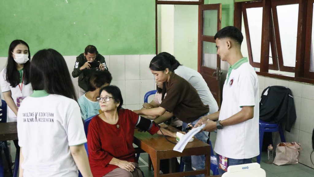 Wujud Nyata Kampus Berdampak, UKSW Hadirkan Layanan Kesehatan Gratis di Kampung Pancuran