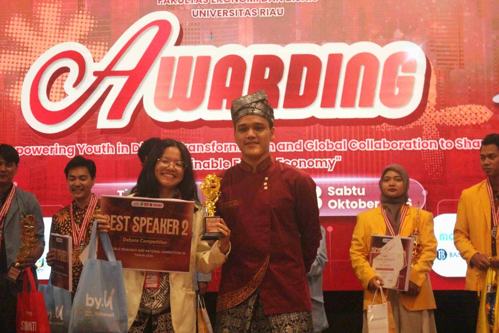 Mahasiswa UKSW Raih Juara 1 dan Juara 2 Nasional dalam Kompetisi Debat