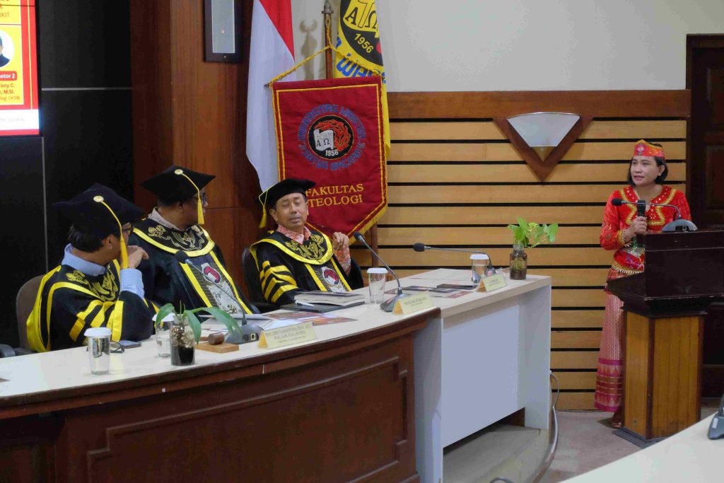 Dua Doktor Sosiologi Agama UKSW Angkat Kearifan Lokal Toraja dan Pamona untuk Menjawab Persoalan Sosial