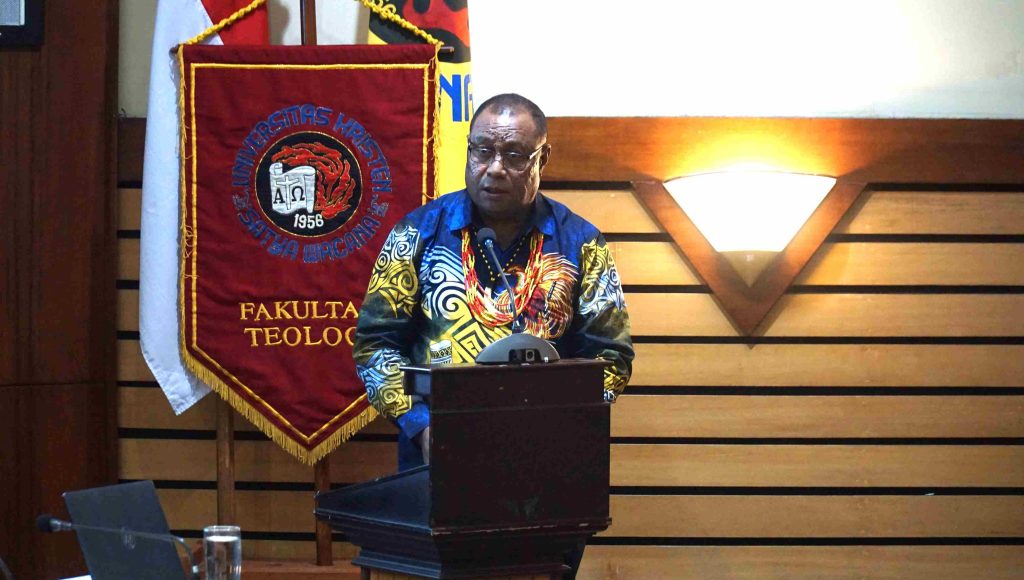Kaji Makna Transformatif Lagu “Hai Tanahku Papua”, Oskar Ayub Wompere Raih Gelar Doktor Sosiologi Agama UKSW