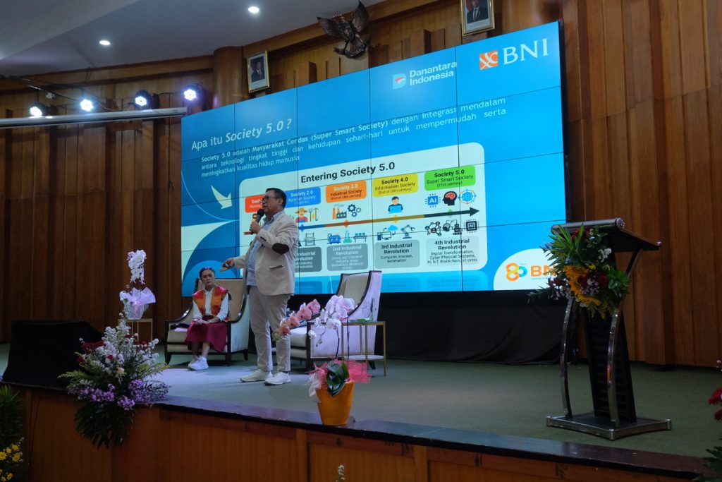 UKSW Perkuat Literasi Keuangan Mahasiswa melalui Kuliah Umum Transformasi Digital