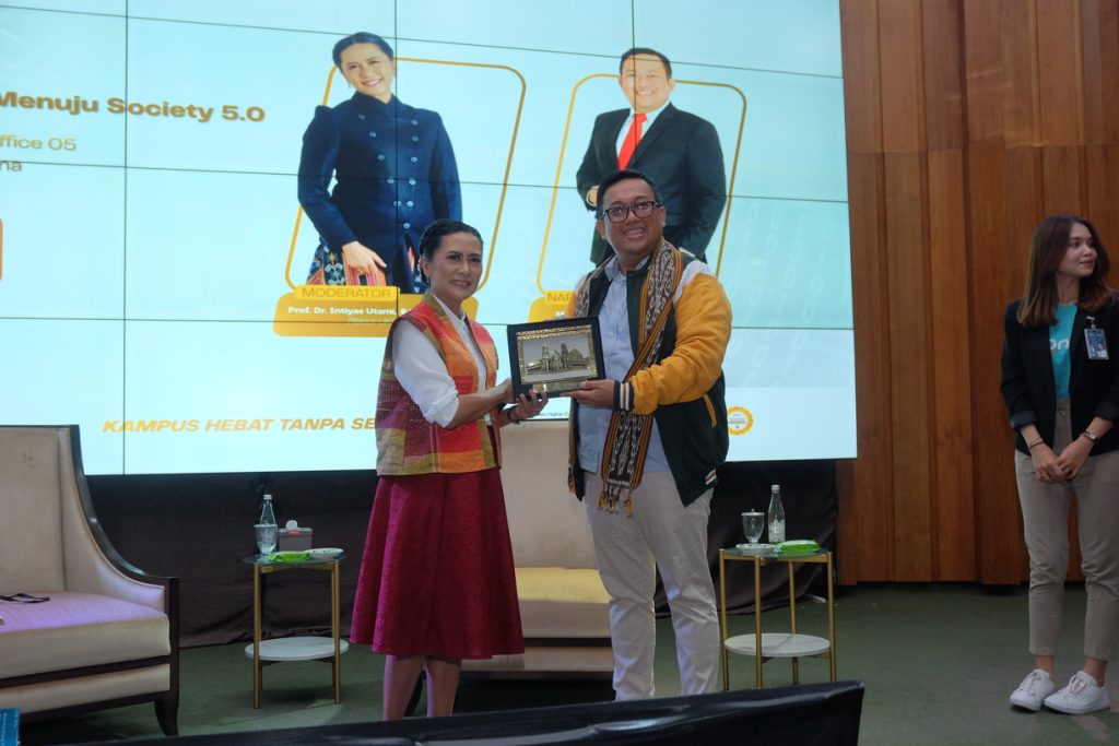 UKSW Perkuat Literasi Keuangan Mahasiswa melalui Kuliah Umum Transformasi Digital